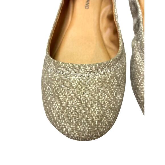 Lucky Brand | Women's Emmie Closed Toe Slide Flats, Cobblestone, Ballet Flats - Picture 3 of 10